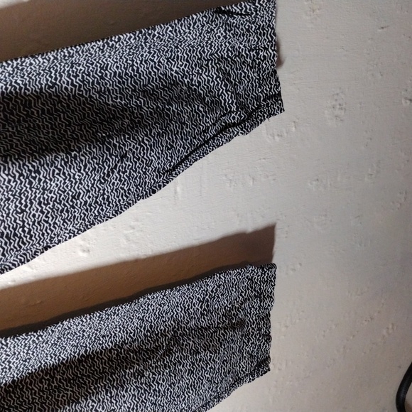 Old Navy,Women's,Size XS, Black and White Pajama Bottoms - Picture 5 of 8
